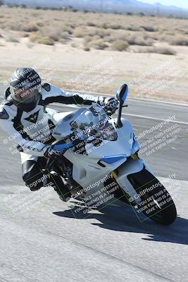 media/Dec-01-2025-Moto Forza (Mon) [[2daa91e15f]]/3-Beginner Group/Session 3 (Turn 16 Inside)/